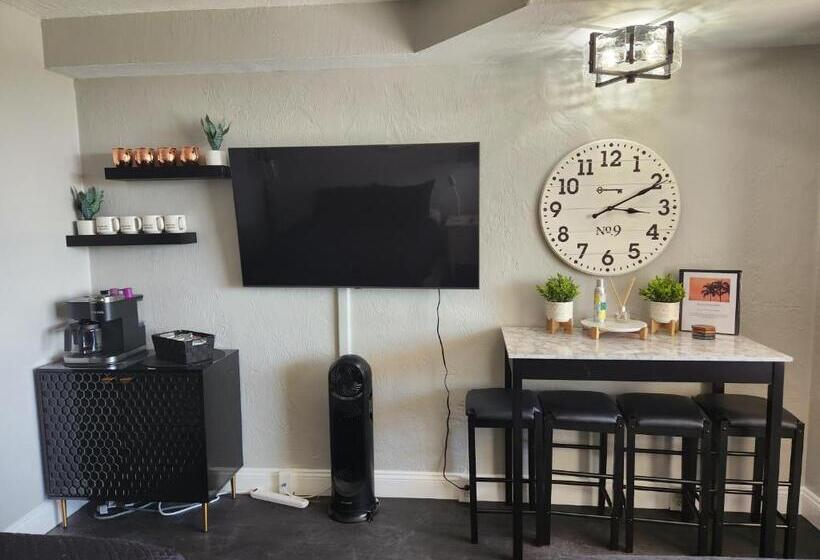 اتاق لوکس, Modern Beach Condo Daytona Beach