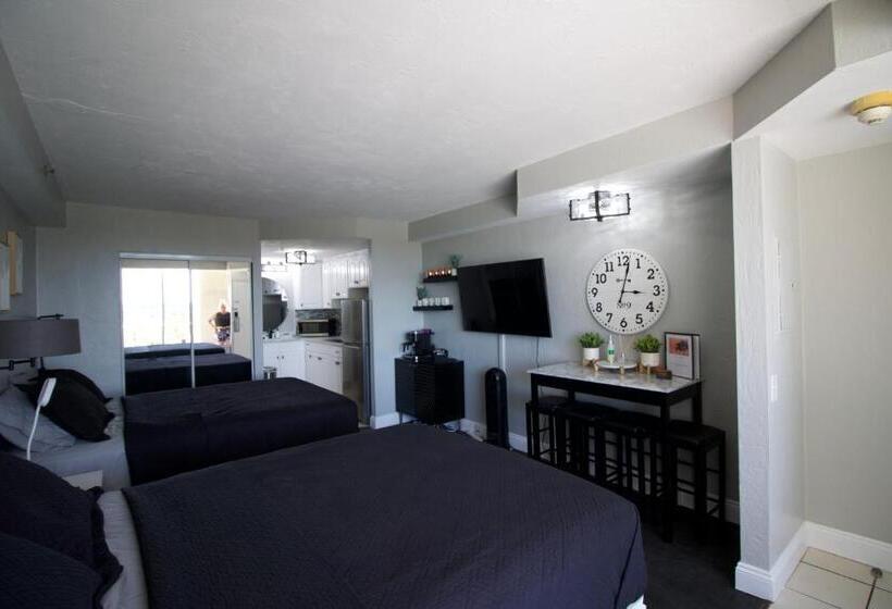 اتاق لوکس, Modern Beach Condo Daytona Beach