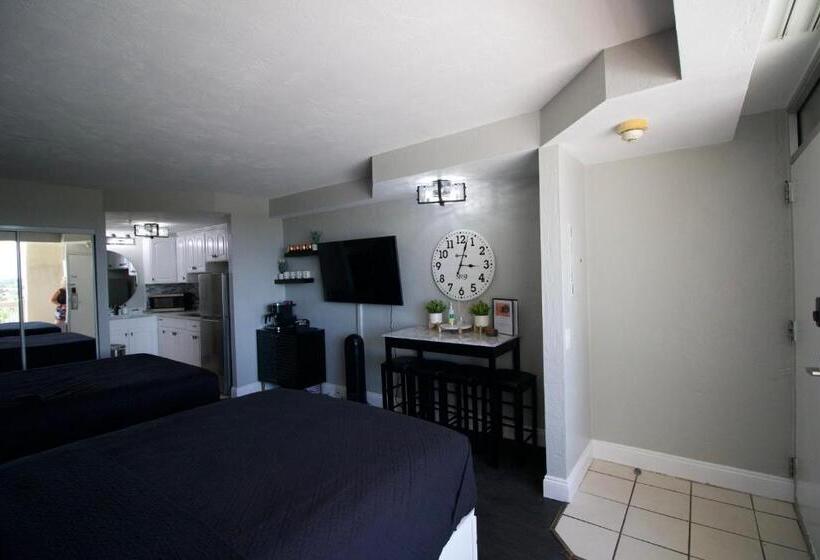 اتاق لوکس, Modern Beach Condo Daytona Beach