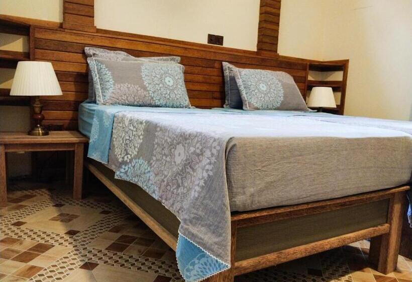 اتاق لوکس, Akiri Surf Retreat