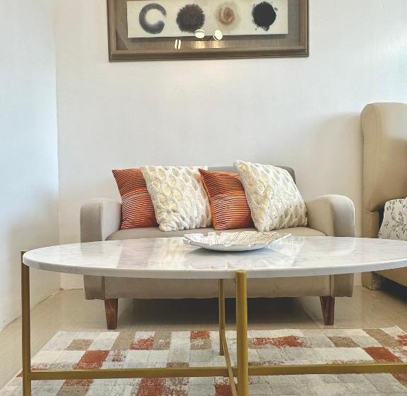 Büyük boy yataklı Standart Stüdyo, 1 Br With Balcony & King Sized Bed Near Mall Of Asia