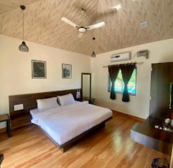 带大床的豪华间, Alive Beach Resort,maral