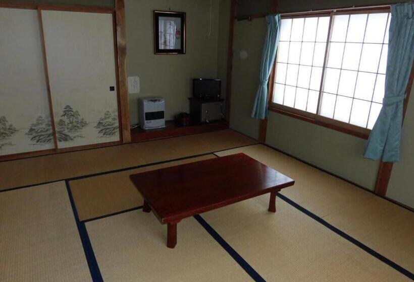 Номер Стандарт Четырехместный Совместный Санузел, Morishigesou