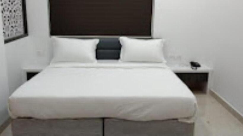Номер Deluxe, Ambika Hotel,burhanpur