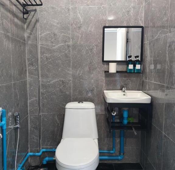 Quarto Familiar, Zamanja Betong106 Main Street