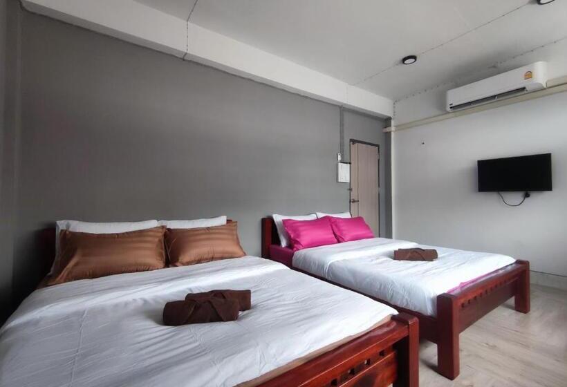 Quarto Familiar, Zamanja Betong106 Main Street
