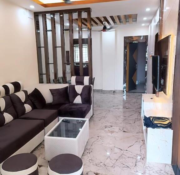 Трехместный Номер Стандарт с Балконом, Alif Serviced  Apartments