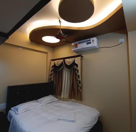 Трехместный Номер Стандарт с Балконом, Alif Serviced  Apartments