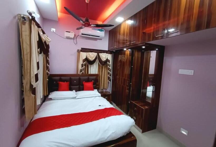 Трехместный Номер Стандарт с Балконом, Alif Serviced  Apartments