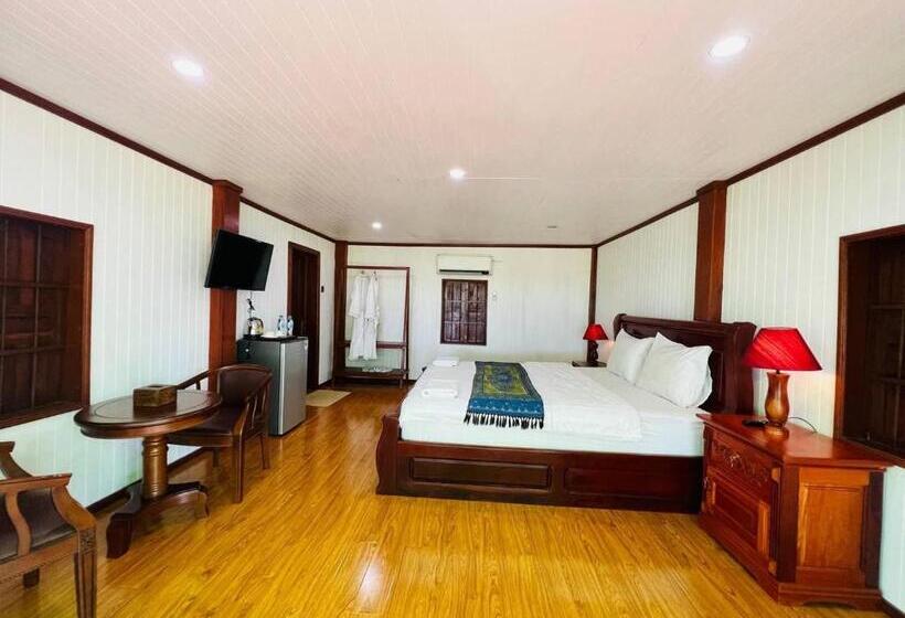 اتاق استاندارد با چشم‌انداز دریاچه, Chomka Thnong Resort