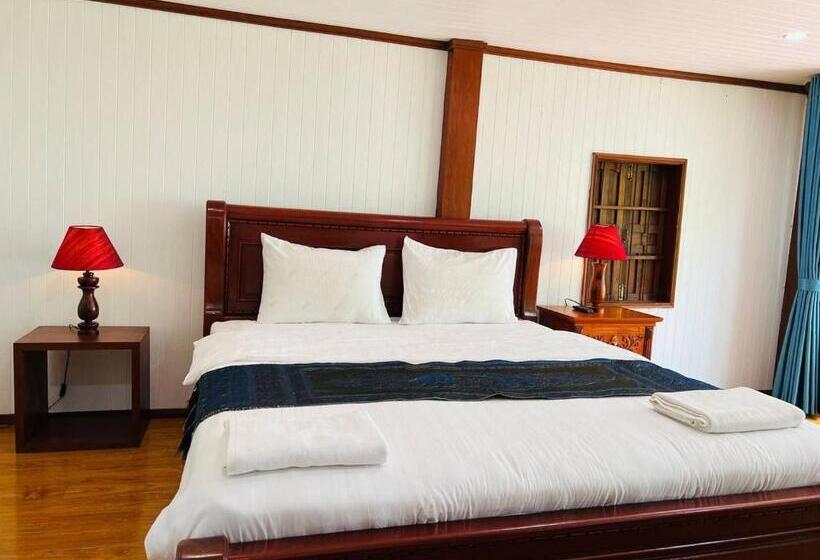 اتاق استاندارد با چشم‌انداز دریاچه, Chomka Thnong Resort