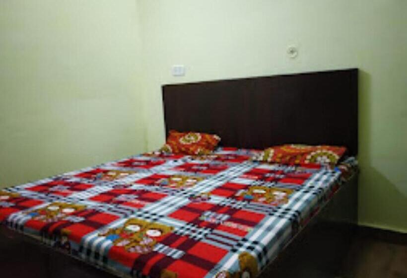 Quarto Economy, Pitambara Palace,datia