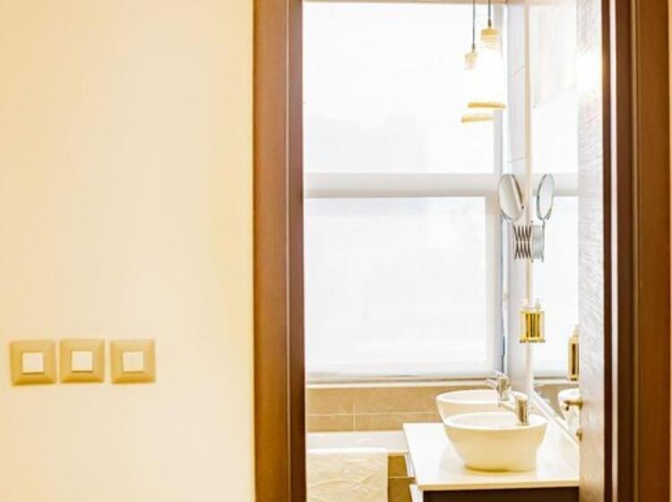 سوئیت با تخت بزرگ, Royal Residence Suites