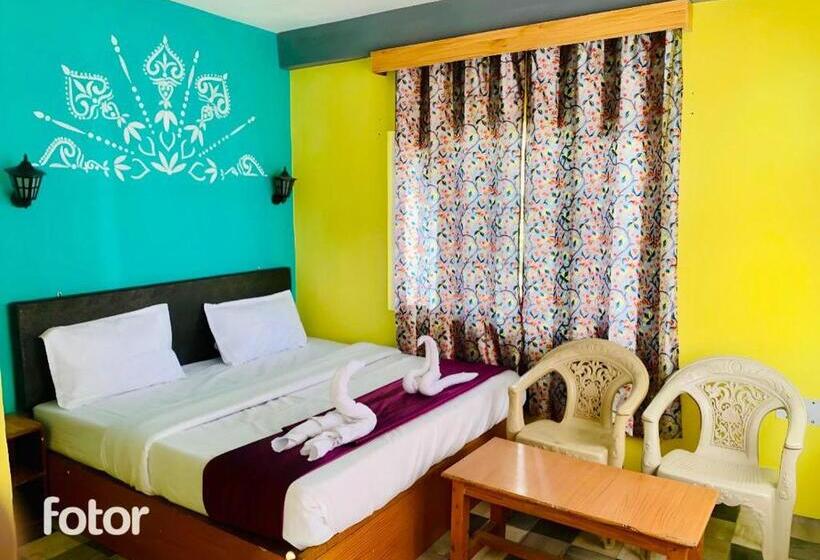 اتاق استاندارد با چشم‌انداز کوهستان, Rudra Grand Stays