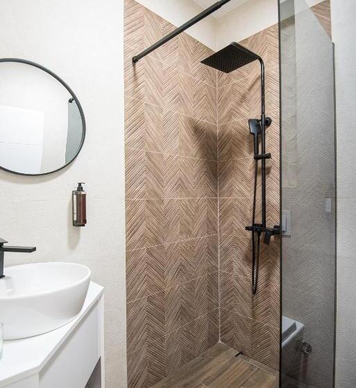 اتاق لوکس با بالکن, Leo Luxury Rooms I Apartments