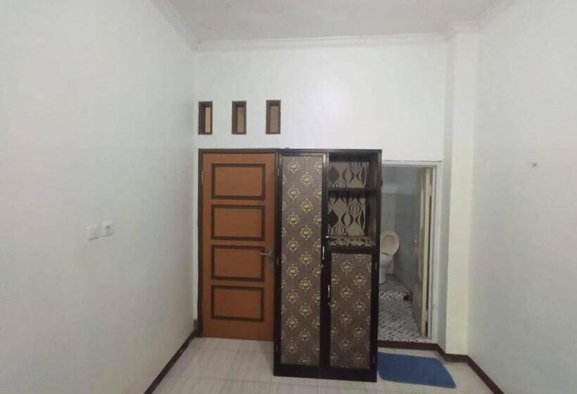 Номер Superior Одноместный, Spot On 93385 Penginapan Hj Lilis 2 Syariah