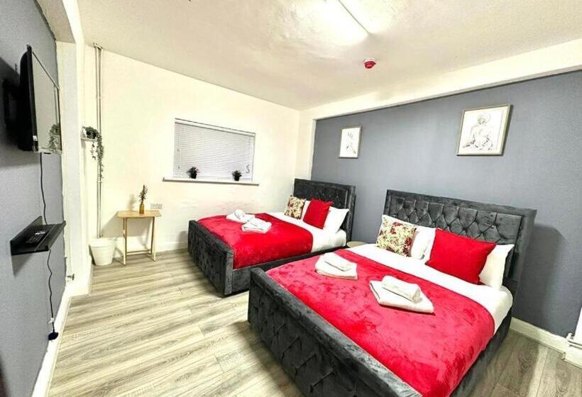 اتاق استاندارد با سرویس بهداشتی مشترک, Harrow Stays Ha1