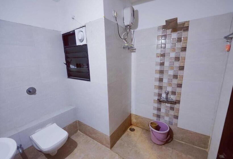 Трехместный Номер Классика, Collection O Hotel Ndh 47