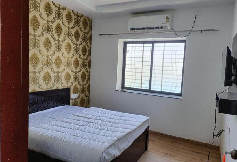 Трехместный Номер Классика, Collection O Hotel Ndh 47