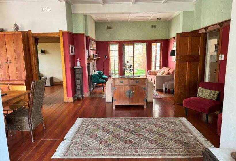 חדר סטנדרט לארבעה, Room In B&b   Adnaan S Secret Garden: Corner Room