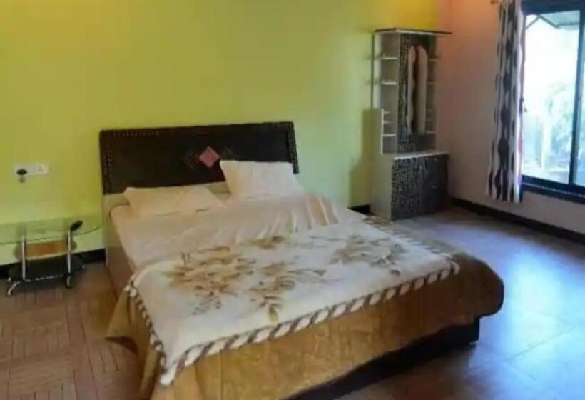 Семейный Номер, Gayatri Farm Resort Kolan
