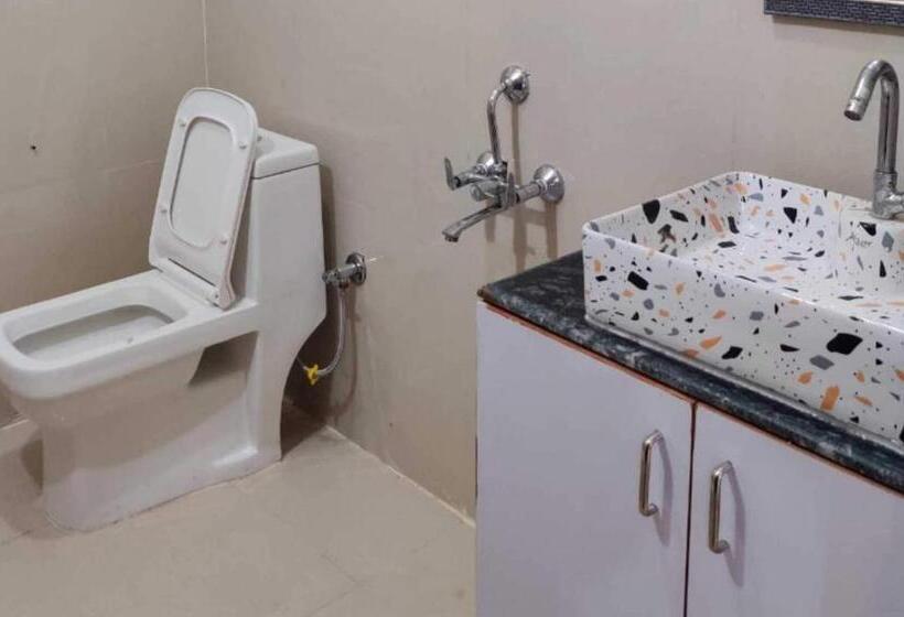 Трехместный Номер Классика, Oyo Raksha Homes