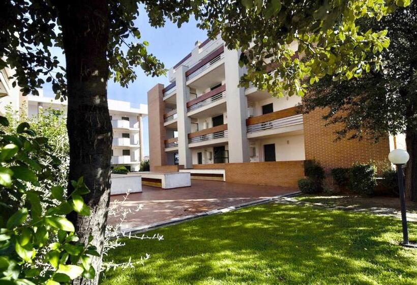 آپارتمان 2 خوابه, Isa Apartments For 4 People, 2 Bedrooms, In Residence With Swimming Pool In San Vincenzo, Just 600 M