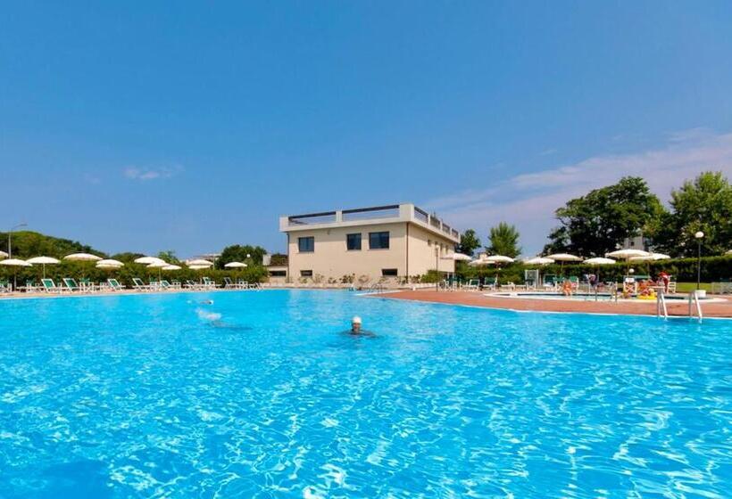 آپارتمان 2 خوابه, Isa Apartments For 4 People, 2 Bedrooms, In Residence With Swimming Pool In San Vincenzo, Just 600 M