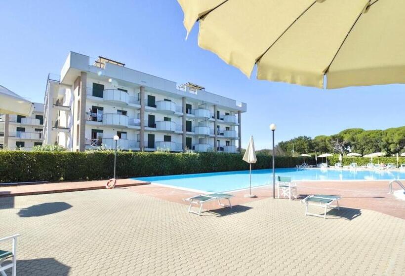 آپارتمان 2 خوابه, Isa Apartments For 4 People, 2 Bedrooms, In Residence With Swimming Pool In San Vincenzo, Just 600 M