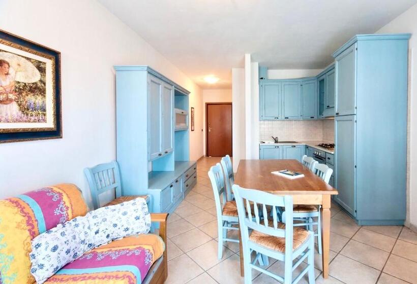 آپارتمان 2 خوابه, Isa Apartments For 4 People, 2 Bedrooms, In Residence With Swimming Pool In San Vincenzo, Just 600 M