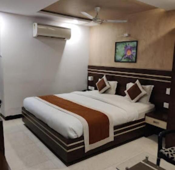 اتاق استاندارد با تخت بزرگ, The Suncity Hotels In Bhubaneswar Odisha