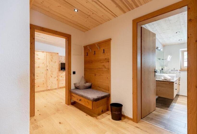 小型豪华套房, Alpenstolz