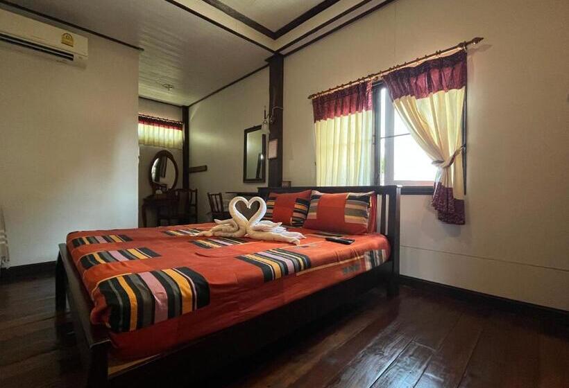 Номер Deluxe, โรงแรมจันทร์แดง