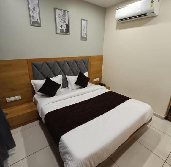 带大床的豪华间, Suncity