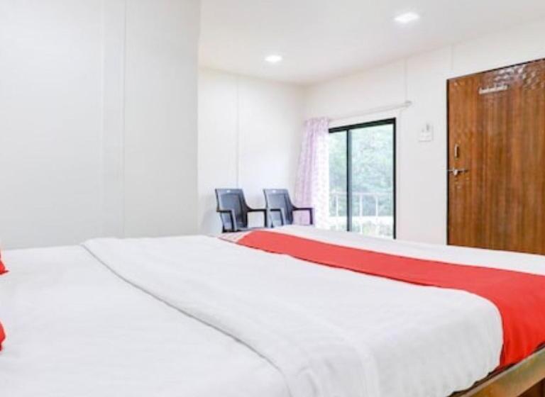 Полулюкс Вид на Бассейн, Sulochana Resort