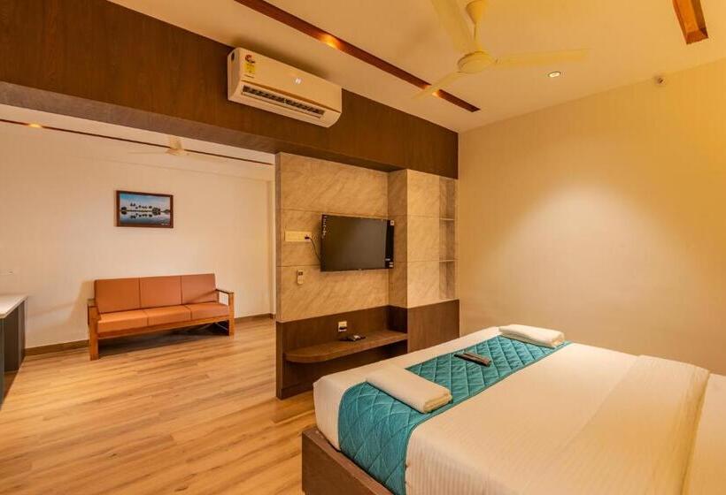 Люкс Премиум, Stay Bella Kozhikode
