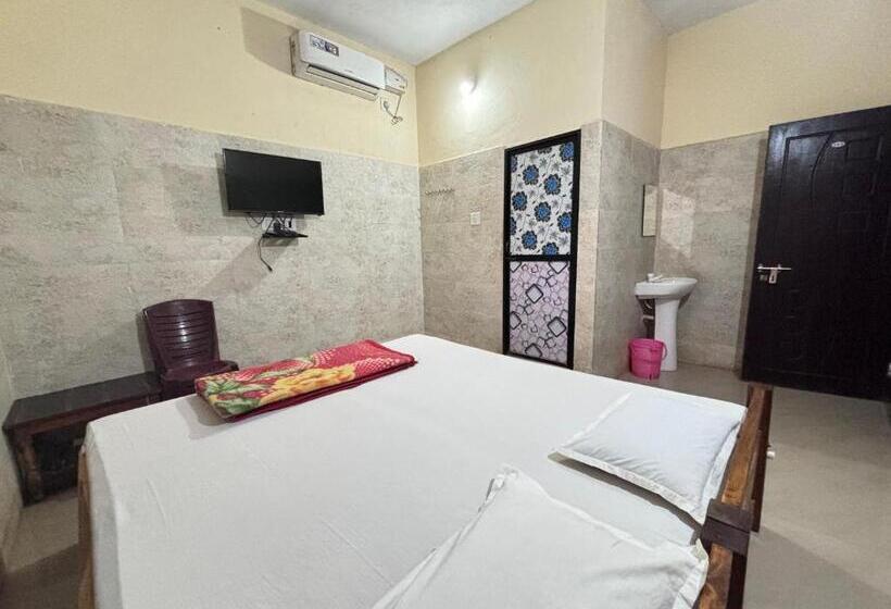 标准间, Staymaker Naik Residency