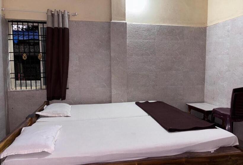 标准间, Staymaker Naik Residency