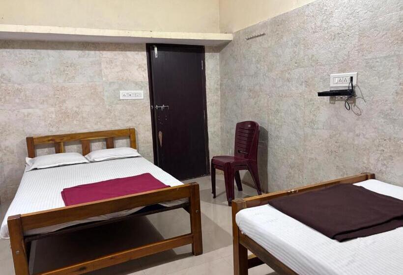 四人标准间, Staymaker Naik Residency