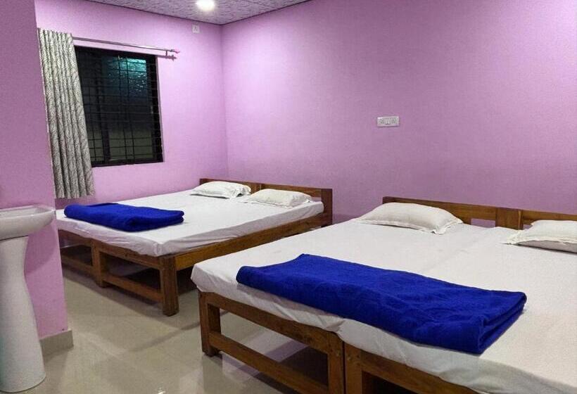 家庭间, Staymaker Naik Residency