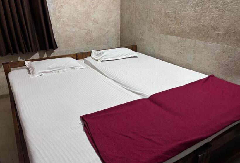 标准间, Staymaker Naik Residency