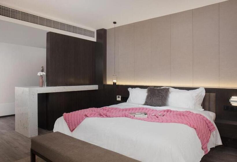 Comfort room with city view, Jinxi Aerial Riverview Hotel   Chongqing Jiefangbei Hongya Cave