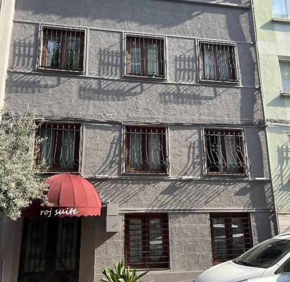 آپارتمان 1 خوابه همکف, Roj Suite