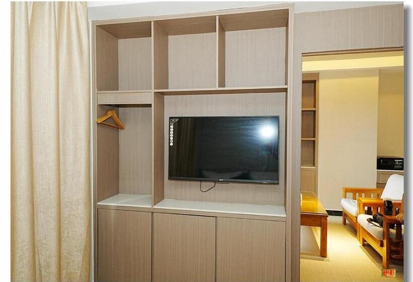 Suite, Pristine