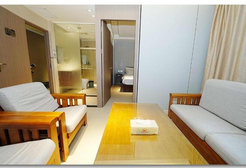 Suite, Pristine