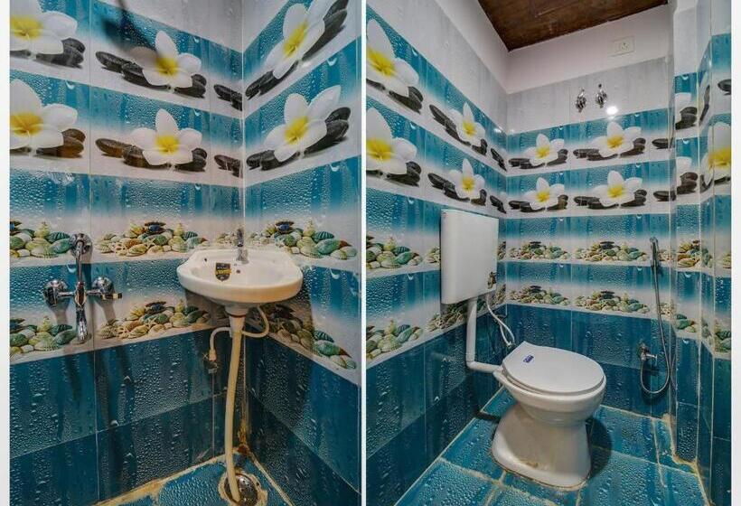 اتاق کلاسیک سه تخته, Oyo Hotel United Palace