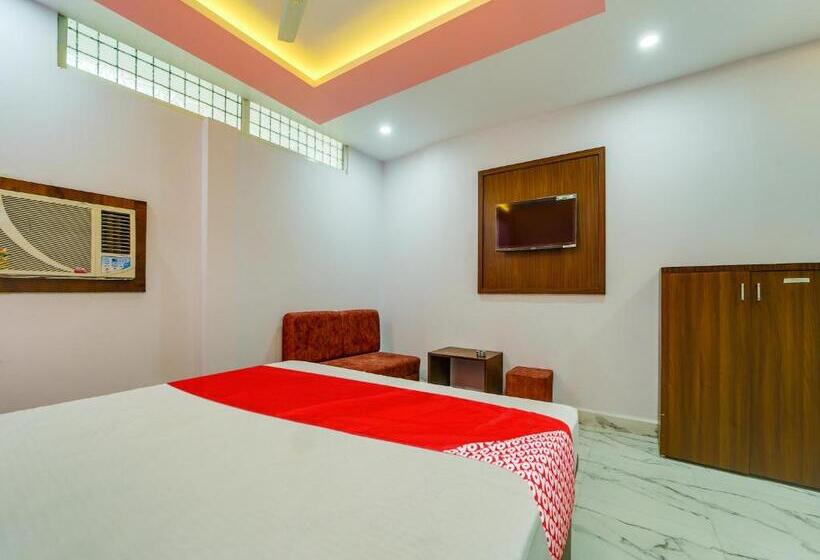 اتاق کلاسیک سه تخته, Oyo Hotel United Palace