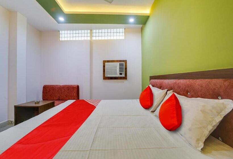 اتاق کلاسیک سه تخته, Oyo Hotel United Palace
