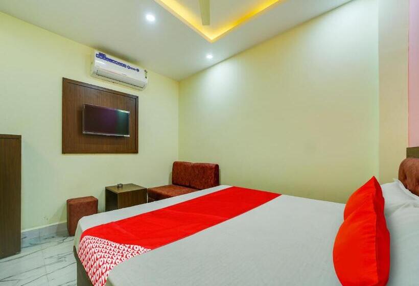اتاق کلاسیک سه تخته, Oyo Hotel United Palace