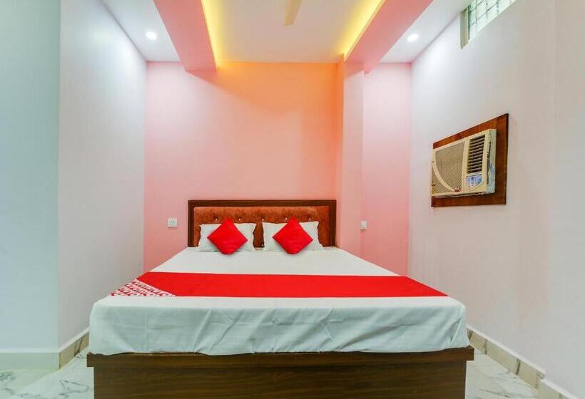 اتاق کلاسیک سه تخته, Oyo Hotel United Palace